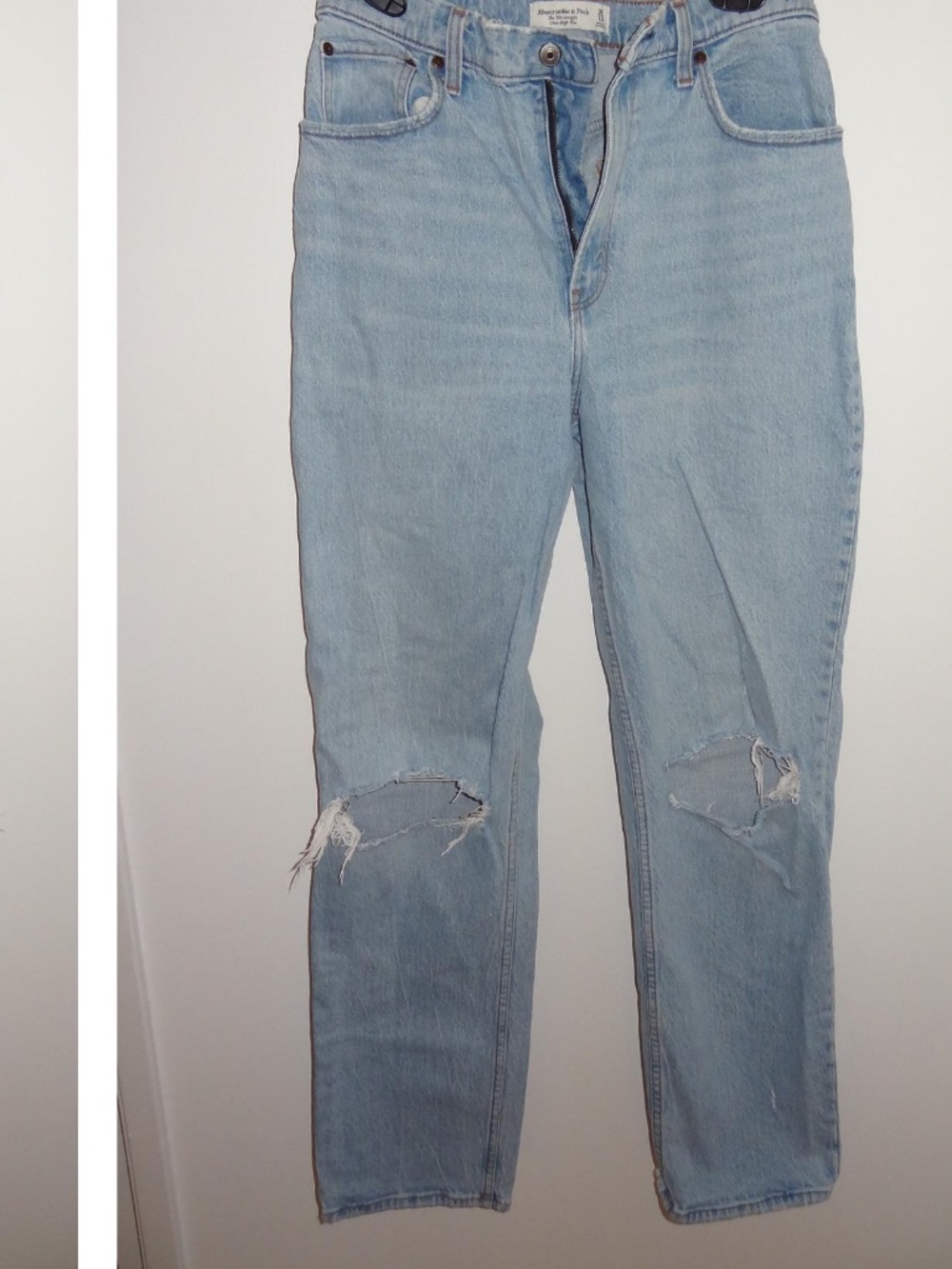 Abercrombie & Fitch The 90's Straight Ultra High Rise Ripped Jeans